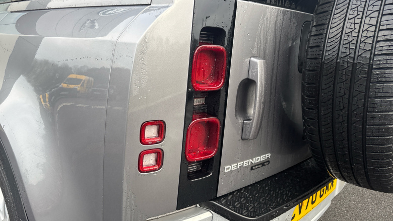 Land Rover Defender 2.0 D240 SE 110 5dr Auto Diesel Estate